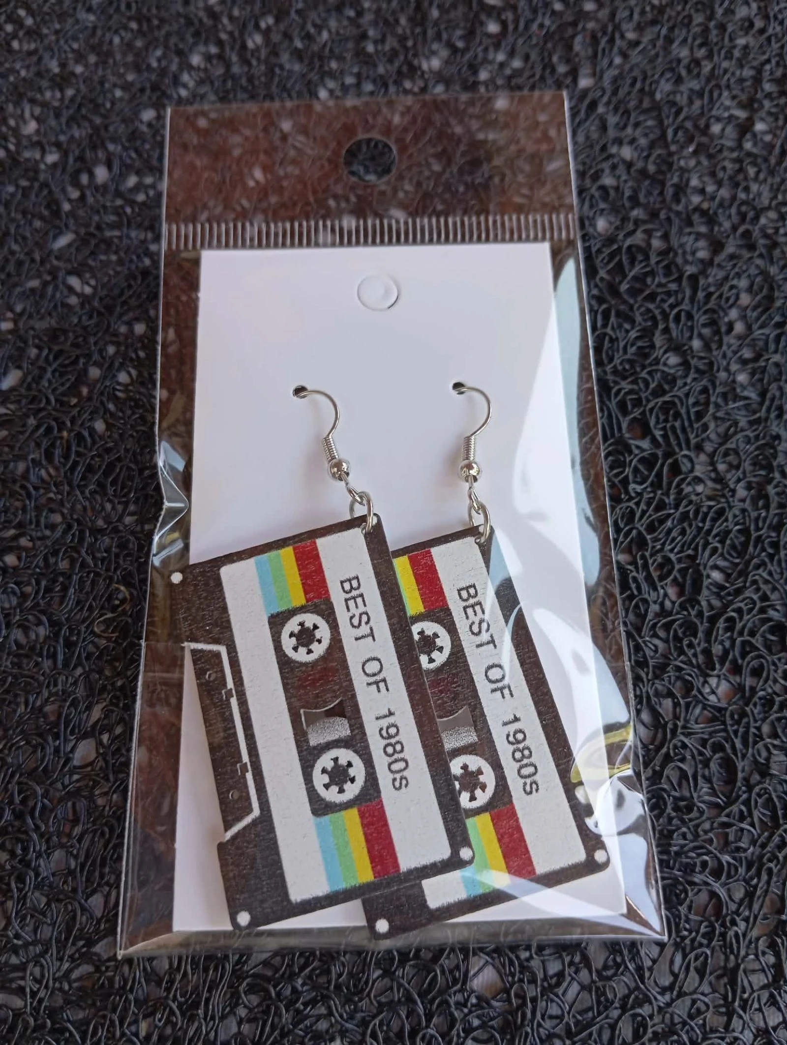 Boucles d'oreilles pendantes en forme de cassette audio noire rétro disco année 80  – photo 2